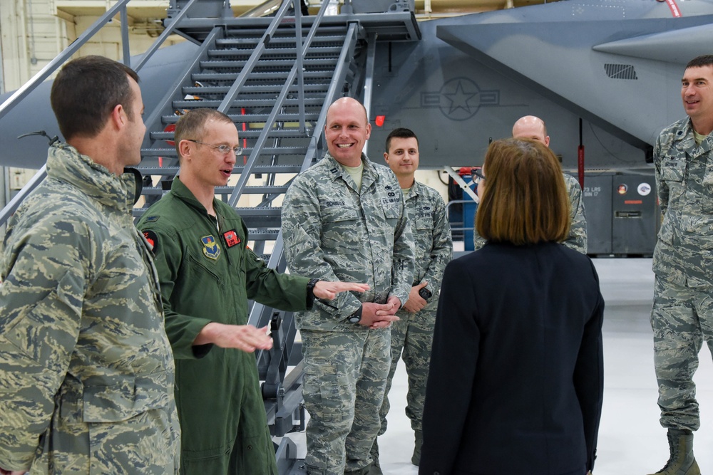 Oregon Governor Kate Brown visits Kingsley Field's 173rd Fighter WIng