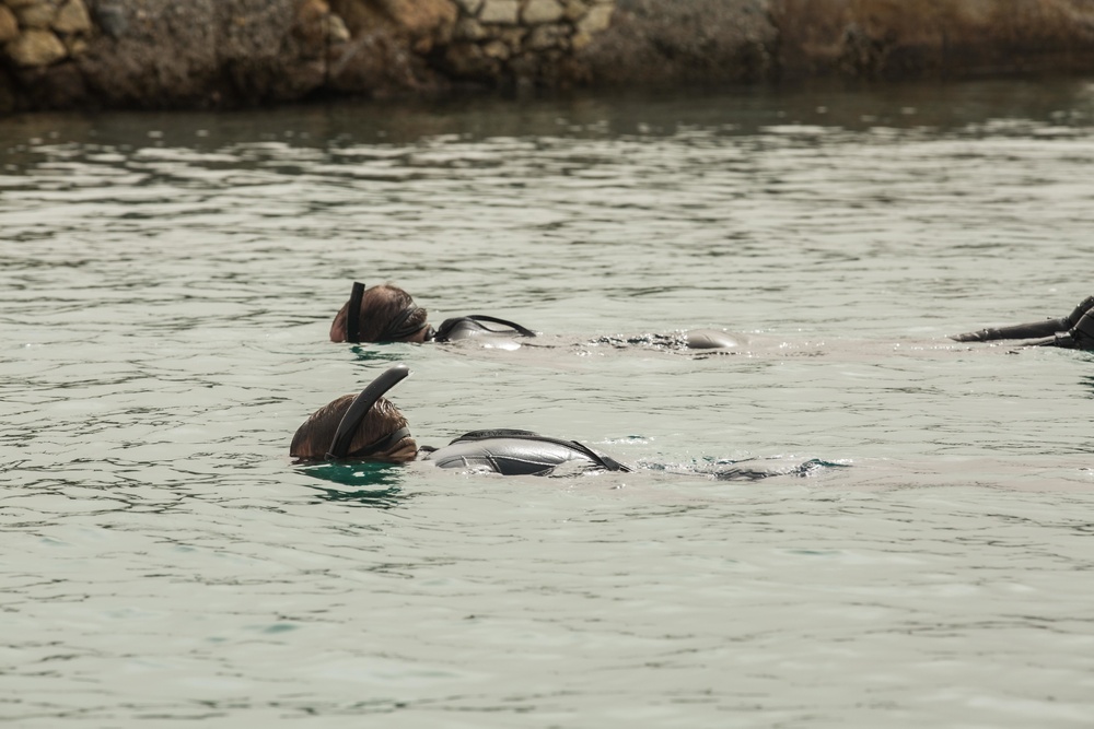 MRF, 26th MEU conduct dive training at Naval Base Souda Bay