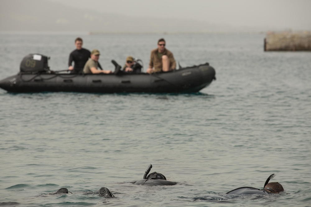 MRF, 26th MEU conduct dive training at Naval Base Souda Bay