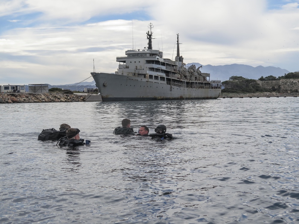 MRF, 26th MEU conduct dive training at Naval Base Souda Bay