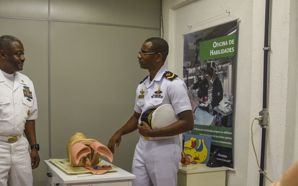 Navy Surgeon General visits Brazil's Navy Medicine