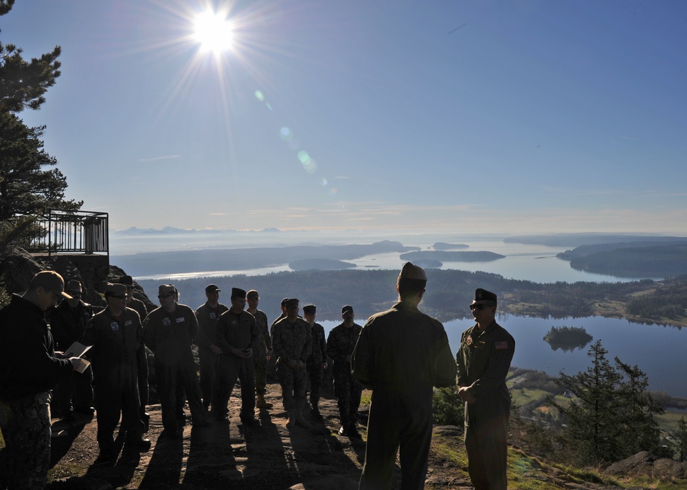 Lt. Cmdr. Justin Jennings reenlists AWO2 Fouche on Mt. Erie