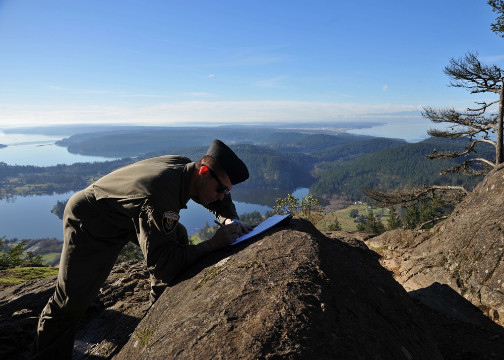 AWO2 Fouche reenlists on Mt. Erie
