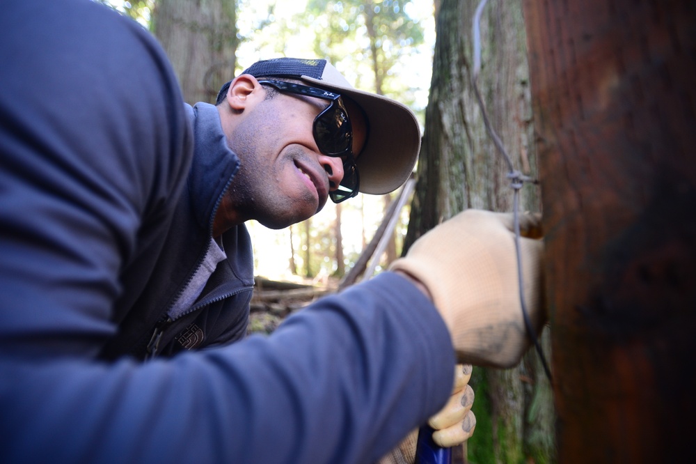 Nimitz Sailors Participate In Erosion Control