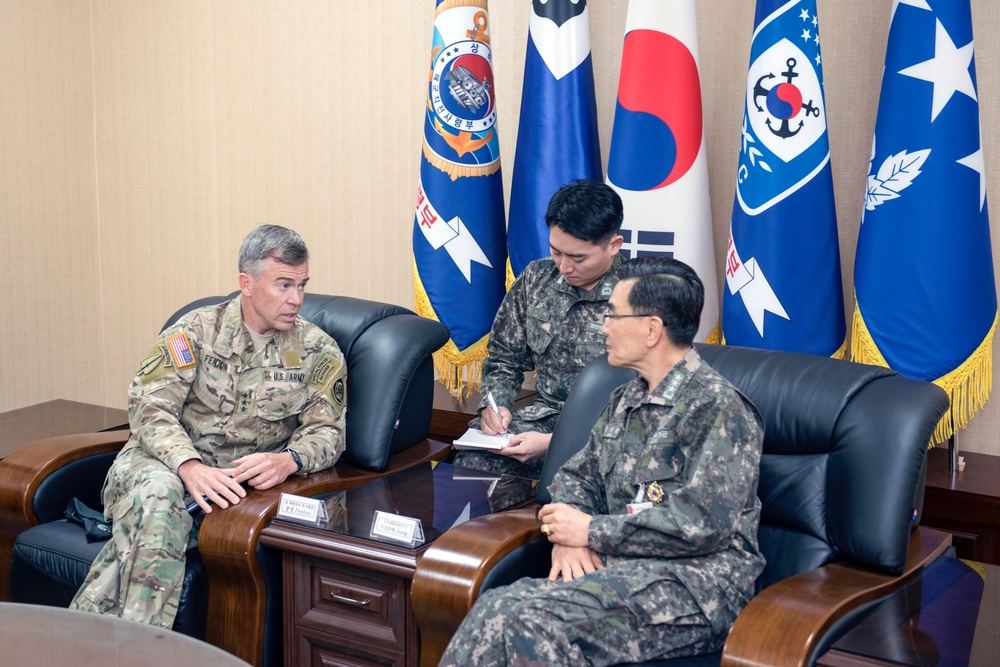 Lt. Gen. Fenton Visit to CNFK