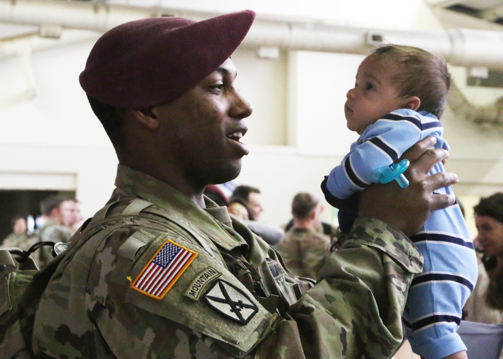 Paratroopers return to Fort Bragg after 9 month deployment in Afghanistan, Kosovo