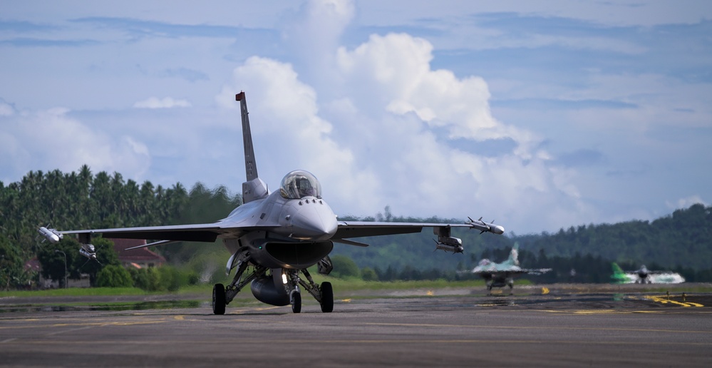 U.S., Indonesian air forces conduct exercise Cope West 2018