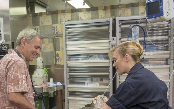 FSM Ambassador tours the USNS Mercy (T-AH)