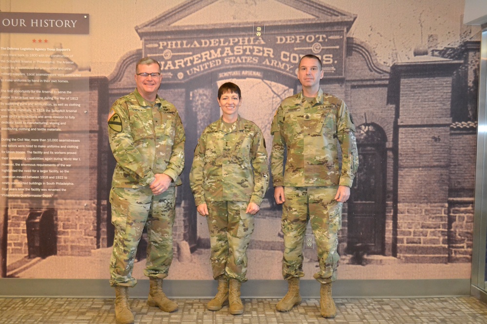 Army medical general discusses readiness with DLA Troop Support leaders