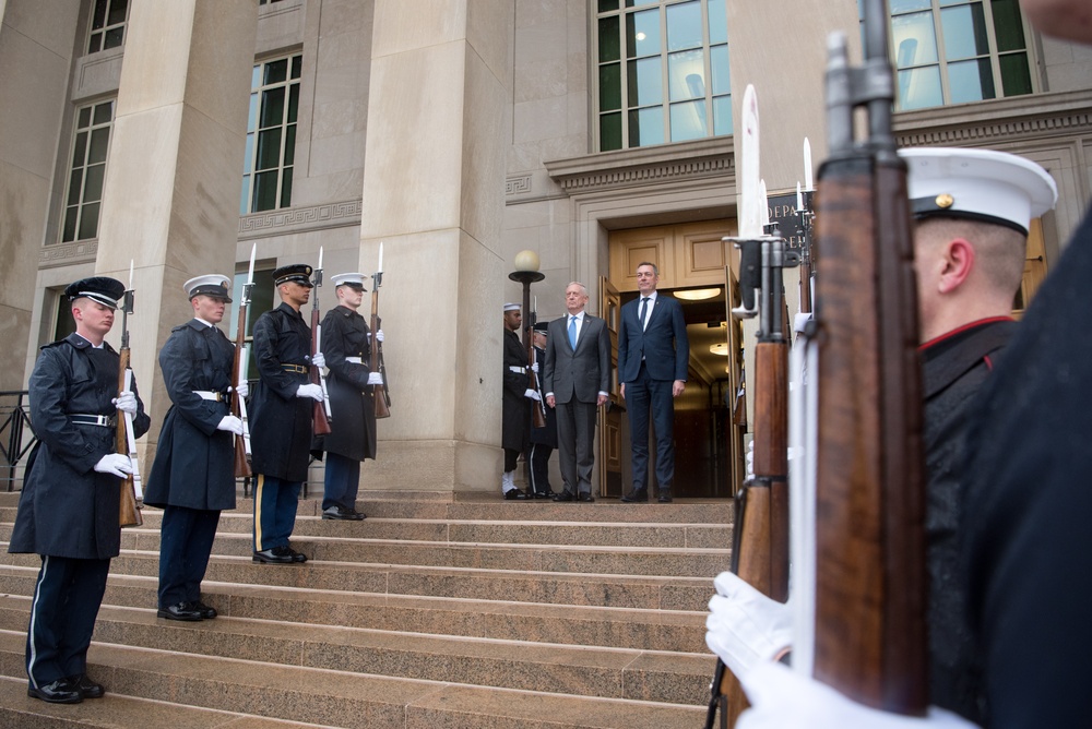 SD meets with Norwegian MinDef