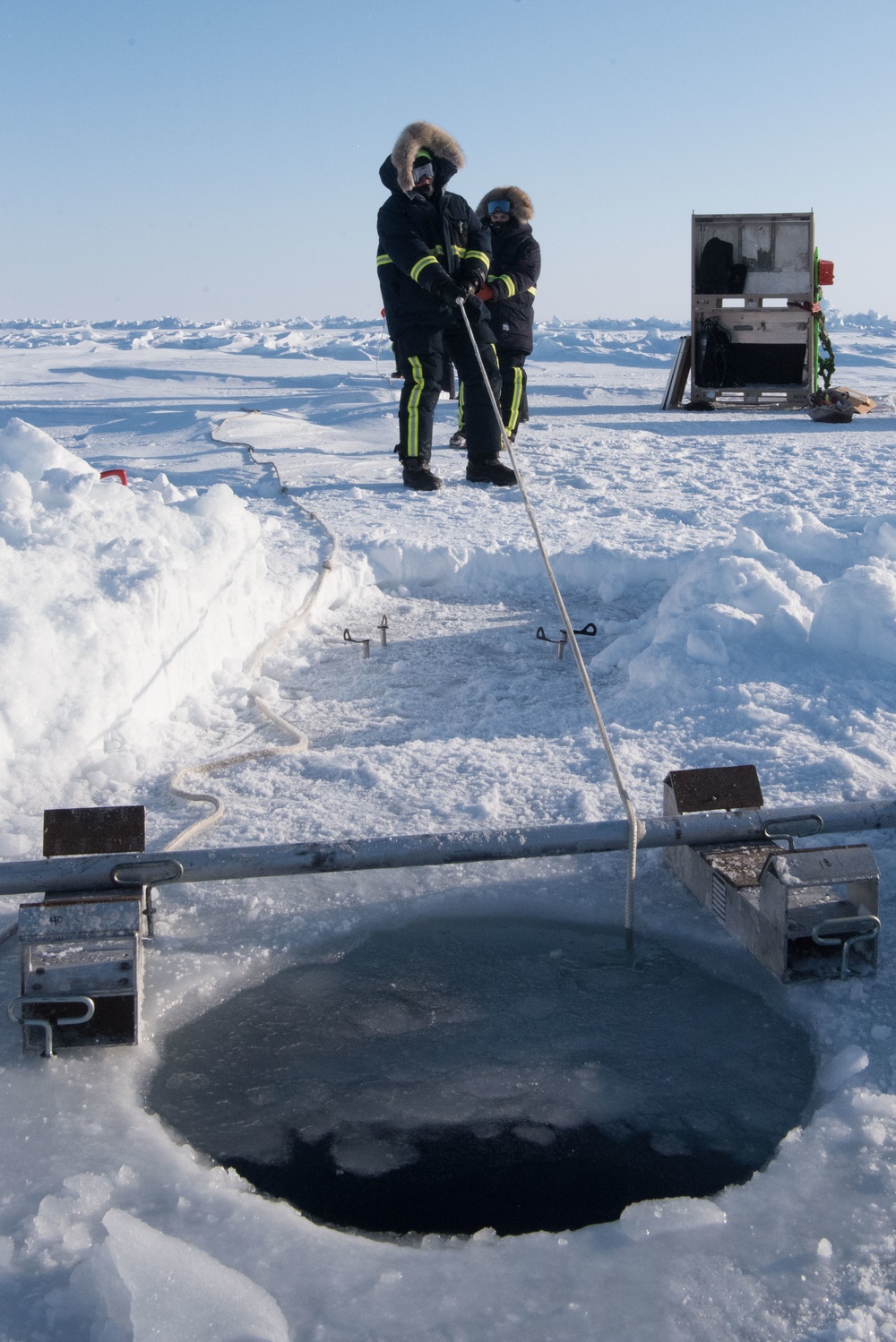 Divers Recover Torpedoes for ICEX 2018
