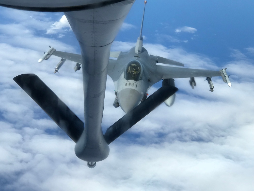 14th Fighter Squadron keeps refueling in the 5th Air Force family