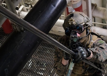 III MEF, BRM and EODMU 5 drill VBSS aboard USS Frank Cable