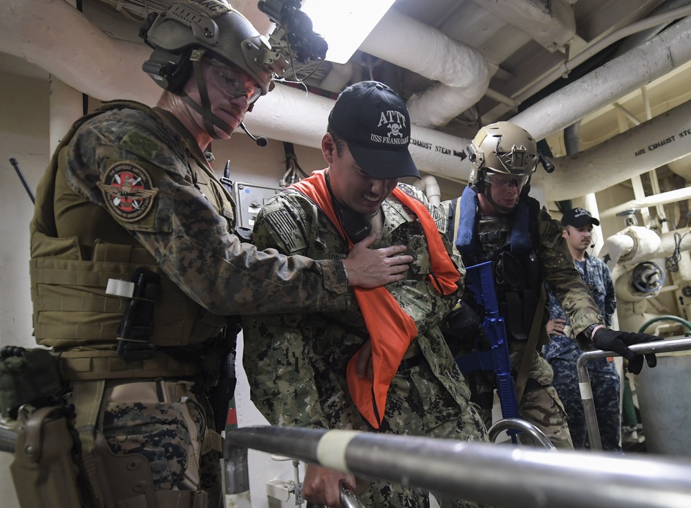 III MEF, BRM and EODMU 5 drill VBSS aboard USS Frank Cable