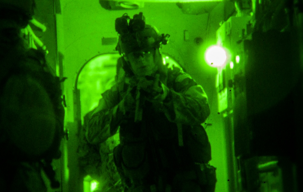 III MEF, BRM and EODMU-5 DRILL VBSS ABOARD USS FRANK CABLE