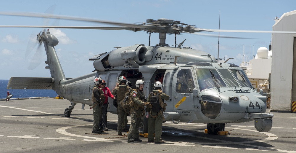 Sailors conduct flight quarters aboard USNS Mercy (T-AH 19)