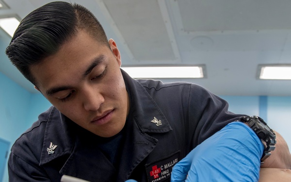 Sailors test augmented reality goggles aboard USNS Mercy