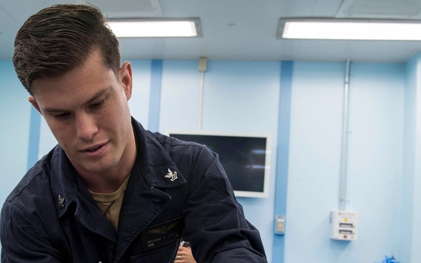 Sailors test augmented reality goggles aboard USNS Mercy