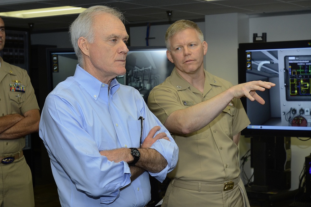 SECNAV visits NAWCTSD