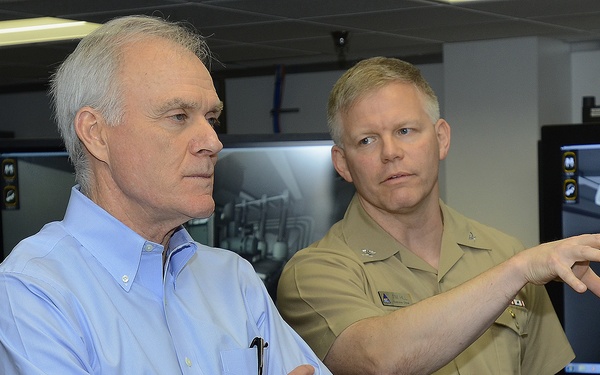 SECNAV visits NAWCTSD