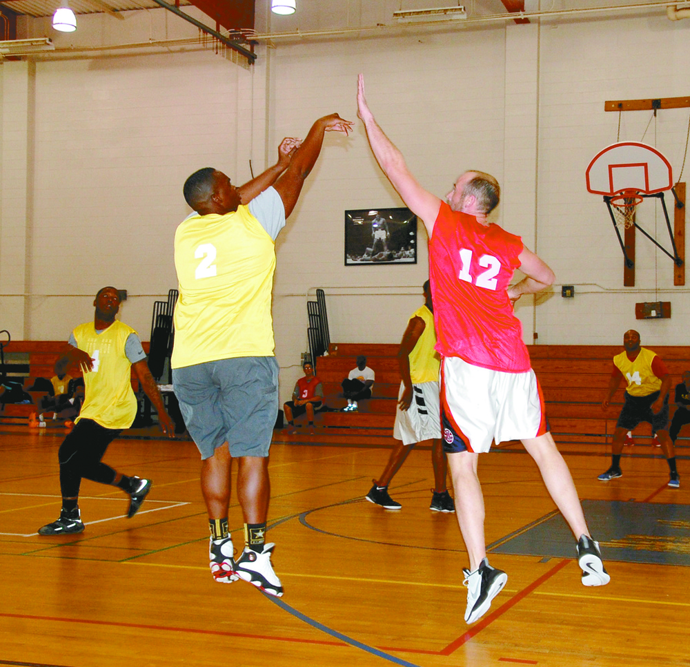 115th CSH slips past DES to claim Fort Polk Intramural basketball championship