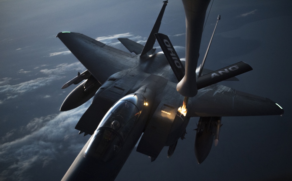 KC-135 refuels F-15s