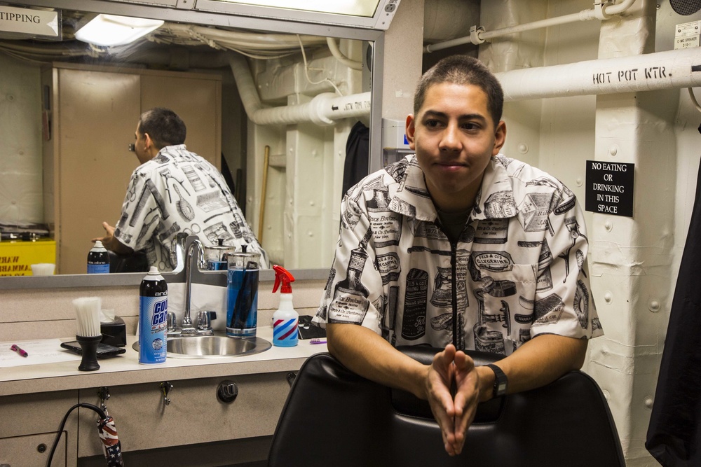 Marine Barbers Maintain Unit’s Grooming Standards While Deployed