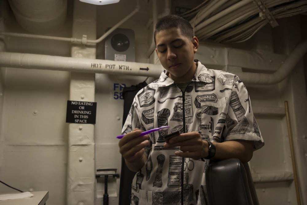 Marine Barbers Maintain Unit’s Grooming Standards While Deployed