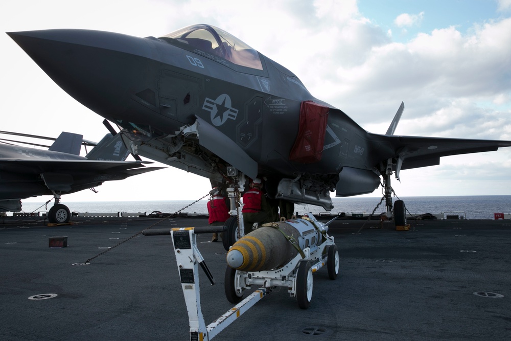 VMFA-121 Marines mount guided bombs to F-35Bs