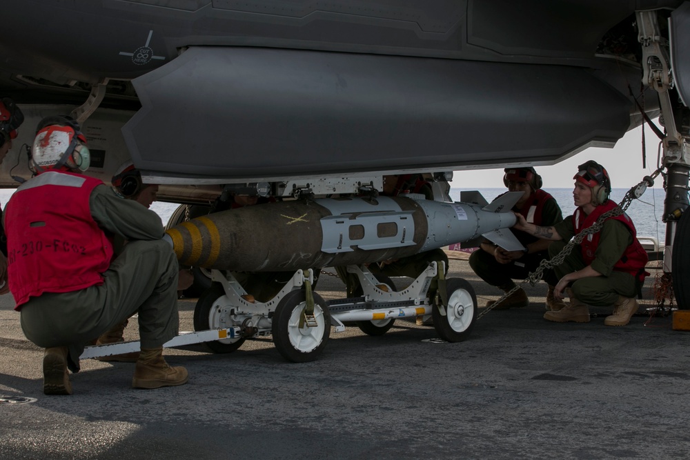 VMFA-121 Marines mount guided bombs to F-35Bs