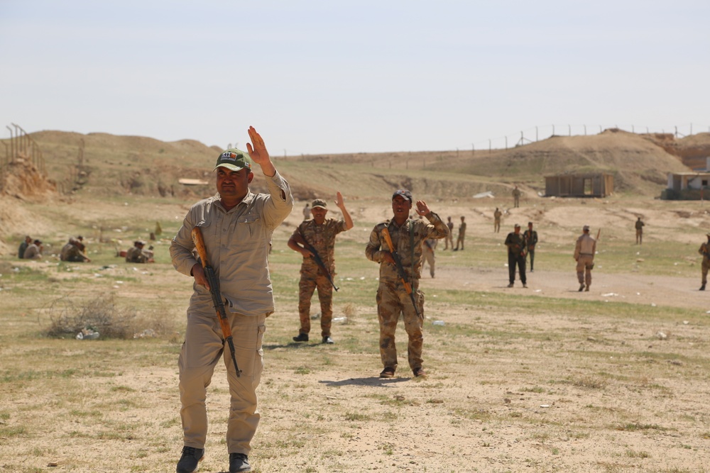 Iraqi security forces conduct fire team training