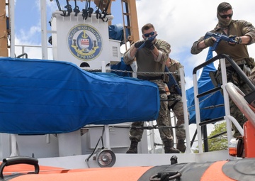 III MEF, BRM and EODMU 5 drill VBSS aboard USCGC Washington