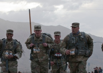 Soldiers make it to the finish line as a team