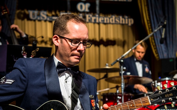U.S. Air Force Band of the Pacific in Bangkok [Image 9 of 12]
