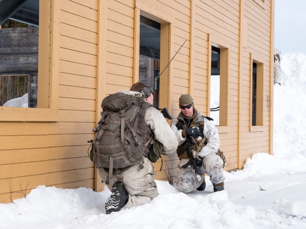 Marines participate in MOUT during Exercise Winter Sun 18