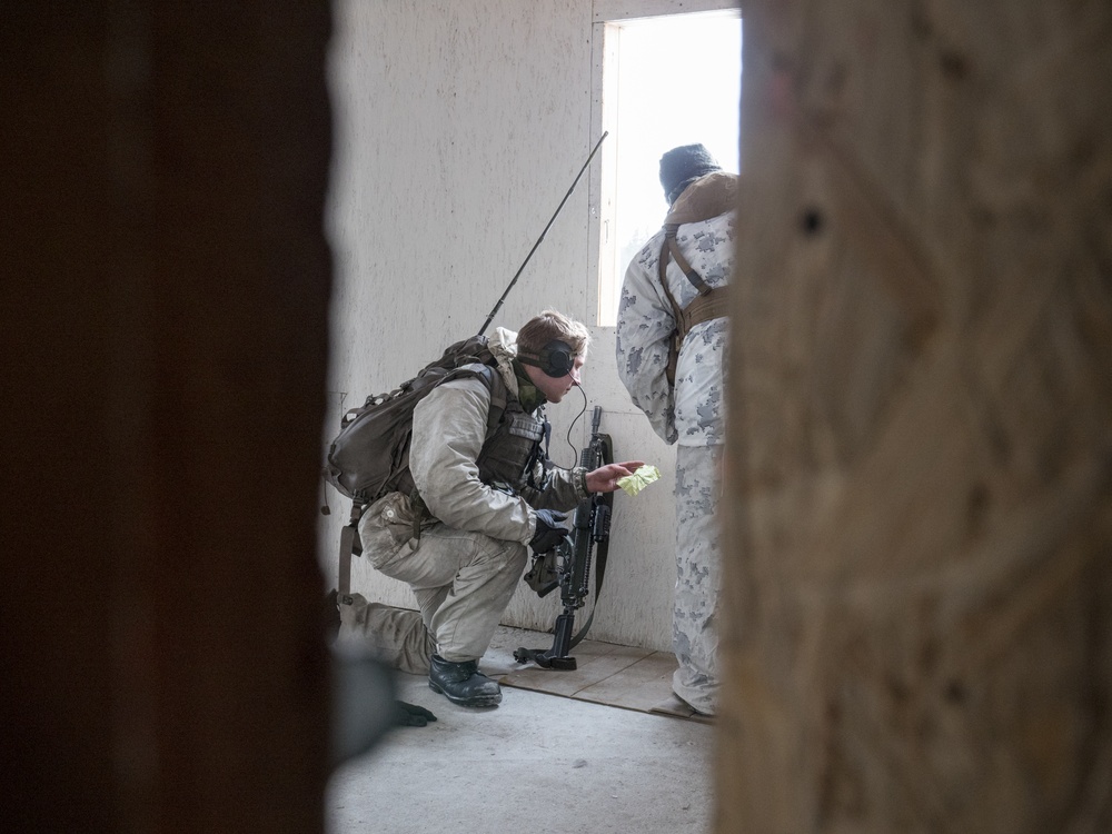 Marines participate in MOUT during Exercise Winter Sun 18