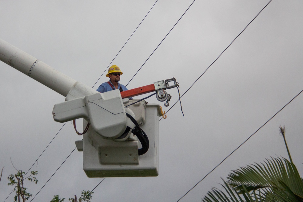 Line work in Naranjito, Puerto Rico
