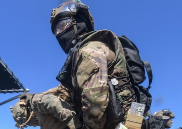 III MEF, BRM and EODMU 5 drill VBSS aboard USCGC Kiska