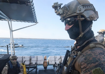 III MEF, BRM and EODMU 5 drill VBSS aboard USCGC Kiska