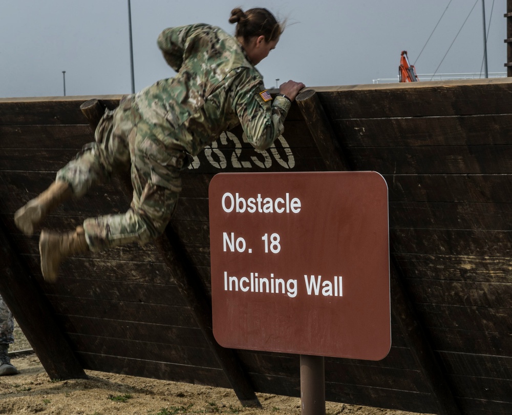 Soldier Completes Obstacle Course