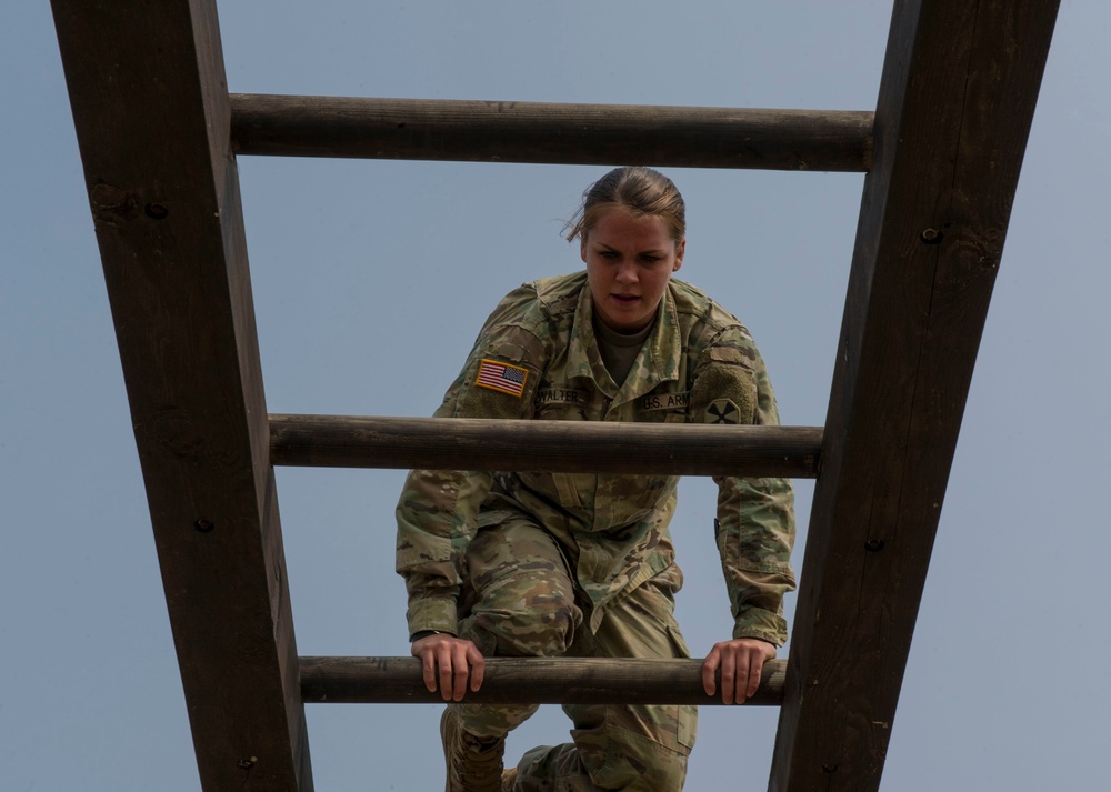 Soldier Completes Obstacle Course