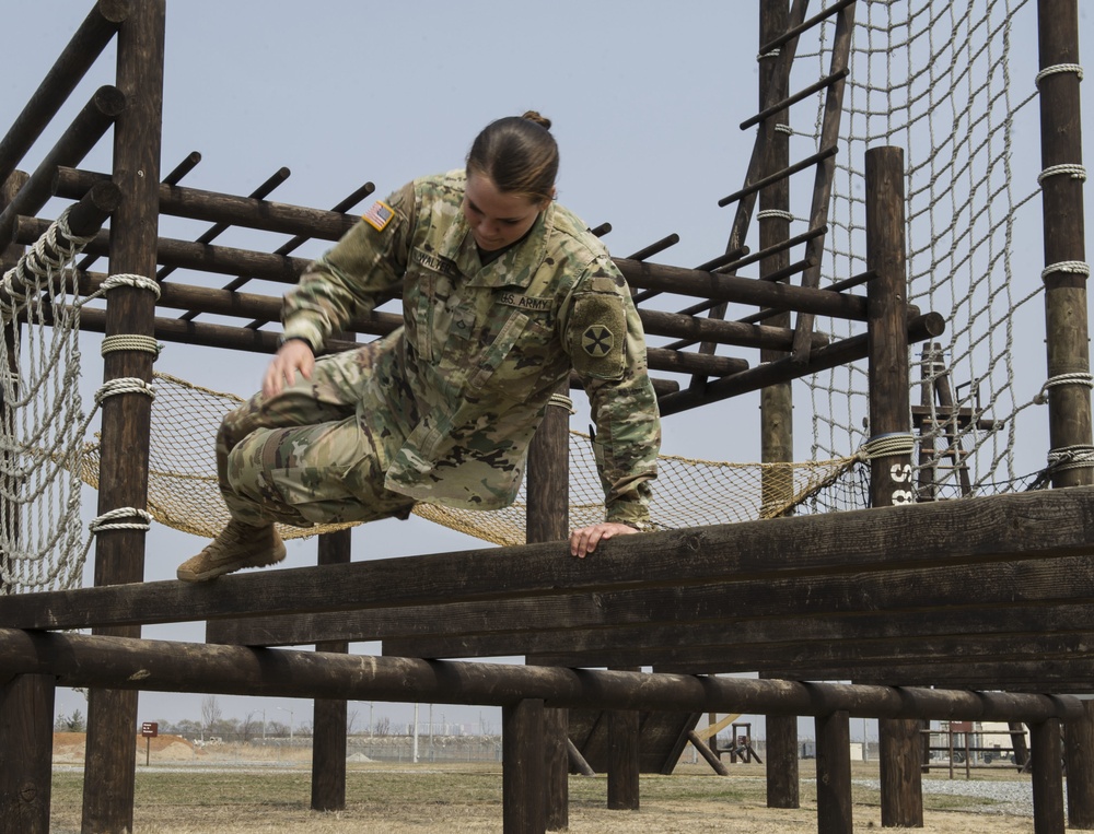 Soldier Completes Obstacle Course