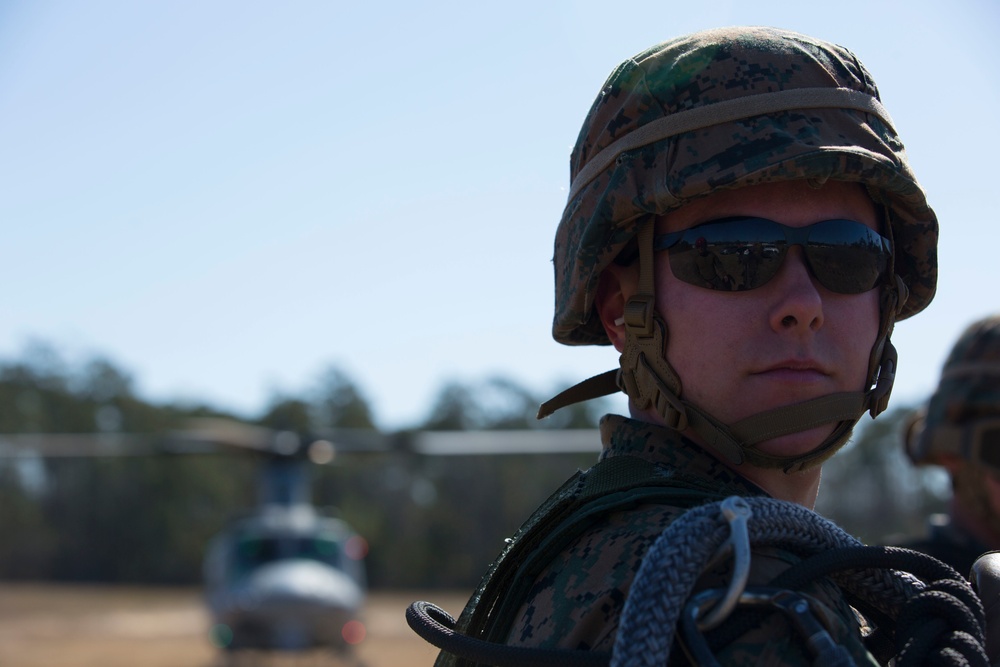 II MIG Marines conduct SPIE training during HRST course