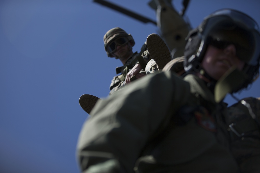 II MIG Marines conduct SPIE training during HRST course