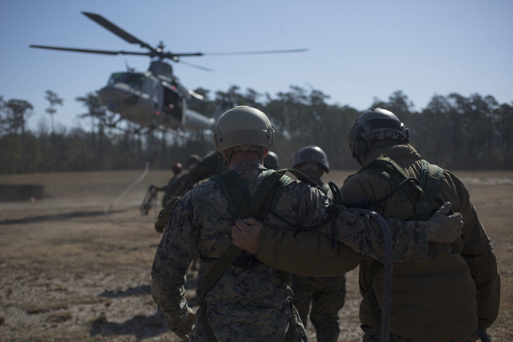 II MIG Marines conduct SPIE training during HRST course