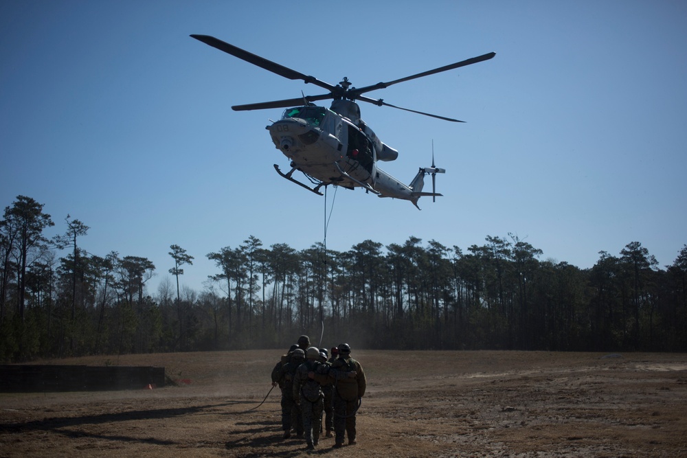 II MIG Marines conduct SPIE training during HRST course