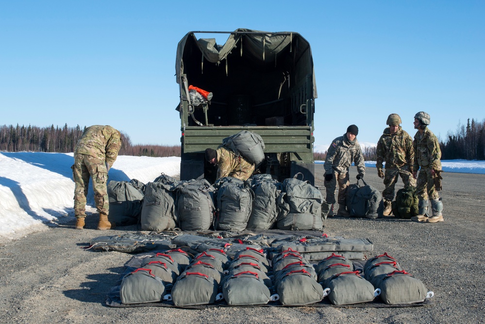 4/25 Spartans conduct airborne training