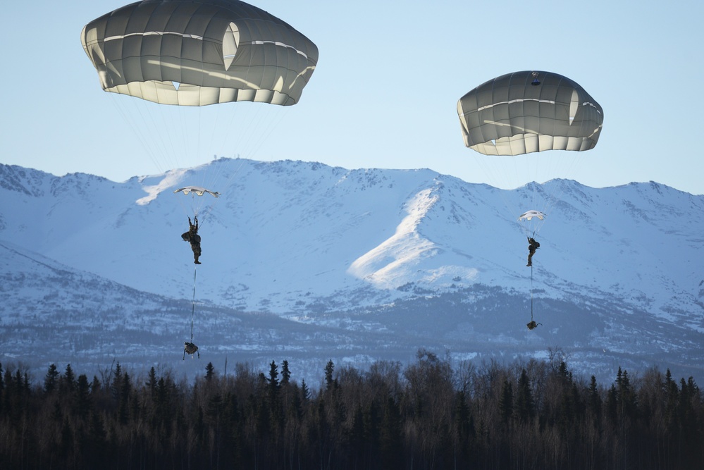 Army Paratroopers Train in Cold Weather