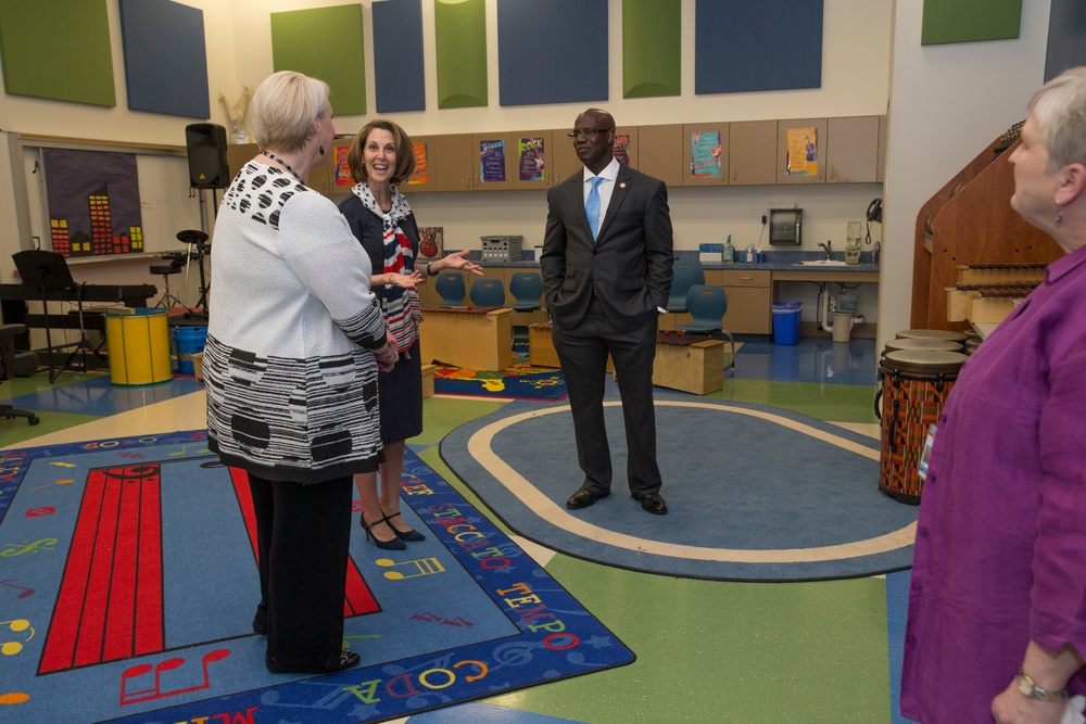 First Lady of Virigina tours Crossroads Elementary School