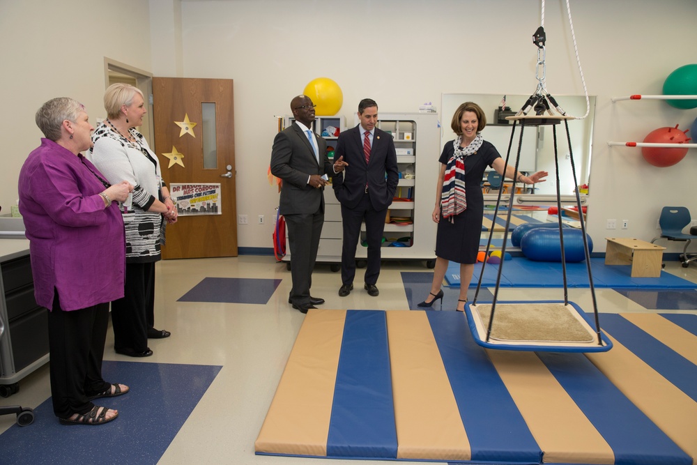 First Lady of Virigina tours Crossroads Elementary School